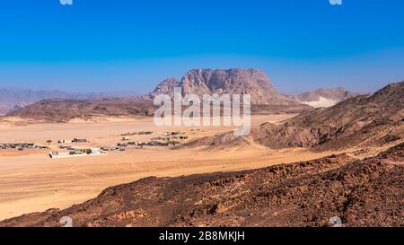 Eine Wüstenlandschaft im Sandsteinfelder Sinai, Ägypten, Stockfoto