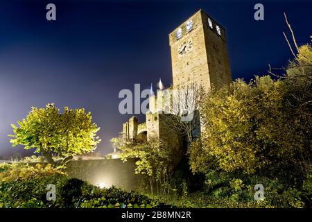 Das Scaliger Schloss von Castellaro Lagusello. Dieses alte Dorf ist Teil der Vereinigung "I borghi più belli d'Italia". Lombardei, Italien. Stockfoto