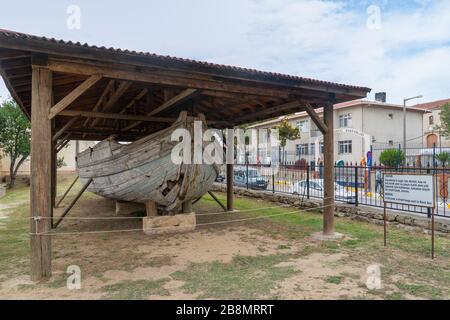 Alte Schiffsbarge (Capar) in Sinop, Türkei Stockfoto