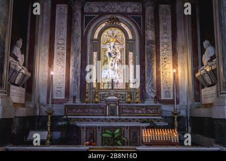 Eine der Seitenkapellen in der Metropolitankathedrale Mariä Himmelfahrt in Palermo, der Hauptstadt der autonomen Region Sizilien, Italien Stockfoto