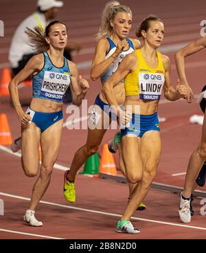 DOHA - KATAR - SEP 27: Alexandra Bell (GB & NI), Natalіya Prithchepa (UKR) und Lovisa Lindh (SWE), die an den 800-m-Aufläufen der Frauen im Laufe des ersten Tages gegeneinander antreten Stockfoto