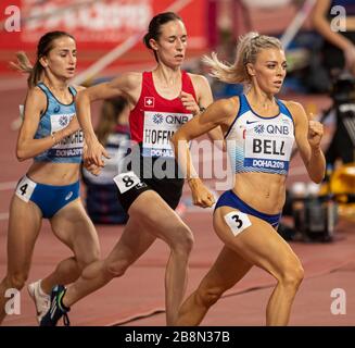 DOHA - KATAR - SEP 27: Alexandra Bell (GB & NI) tritt bei den 800-m-Läufen der Frauen an Tag eins der 17. IAAF-Leichtathletik-Weltmeisterschaften in Doha 201 an Stockfoto