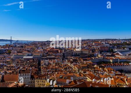 Panoramablick auf Lissabon vom Schloss São Jorge. Stockfoto