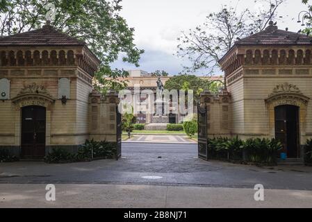 Blick von Giardino Bellini auch Villa Bellini auf Umberto I Denkmal auf der Piazza Roma in Catania, der zweitgrößten Stadt der Insel Sizilien in Italien Stockfoto