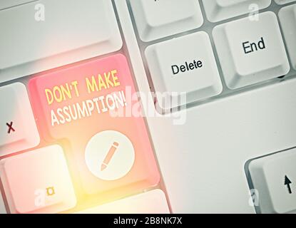 Ein Textzeichen, das anzeigt, dass es keine Annahme gibt. Firmenfototext, das Sie selbst ohne Beweise als Fall annehmen Stockfoto