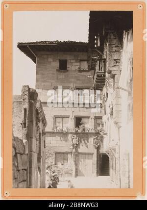 Fassade eines Hauses in Pasajes in Spanien 'façade d'une maison à Pasajes en Espagne'. Photographie anonyme. Tirage au gélatino-bromure d'argent, vers 1860. Paris, Maison de Victor Hugo. Stockfoto