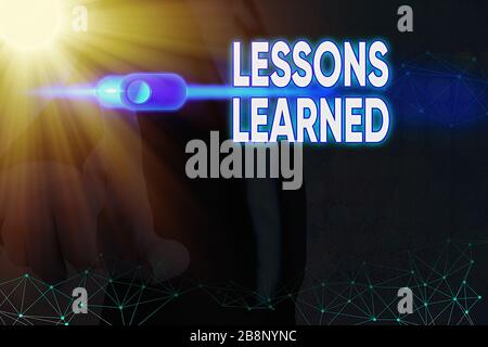 Lektion beim Schreiben von Handschriftertext Gelernt. Konzeptfoto das Wissen oder Verständnis, das durch Erfahrung gewonnen wurde Stockfoto