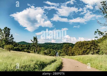 Łopienka - ein ehemaliges Dorf im Bieszczady-Gebirge - seine Bewohner wurden 1947 von den kommunistischen polnischen Behörden vertrieben Stockfoto