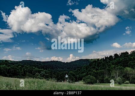 Łopienka - ein ehemaliges Dorf im Bieszczady-Gebirge - seine Bewohner wurden 1947 von den kommunistischen polnischen Behörden vertrieben Stockfoto