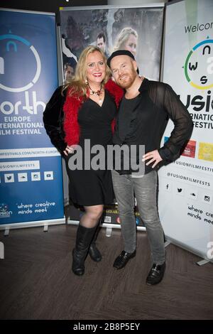 Die Ankömmlinge fragen die Filmvorführung des Cheats. Der Film wurde als Teil des North Europe International Film Festivals in London ausgewählt. Screening im Crowne Plaza London Docklands. 20.02.20 mit: Nicole Faraday, Philip Baldwin Where: London, Großbritannien Wann: 20. Februar 2020 Credit: WENN.com Stockfoto
