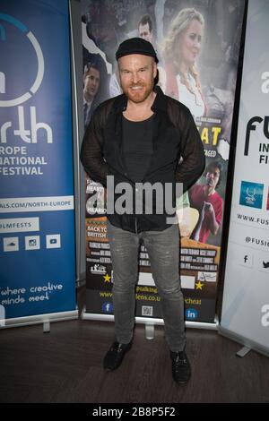 Die Ankömmlinge fragen die Filmvorführung des Cheats. Der Film wurde als Teil des North Europe International Film Festivals in London ausgewählt. Screening im Crowne Plaza London Docklands. 20.02.20 Aufmachung: Philip Baldwin Where: London, Großbritannien Wann: 20 Feb 2020 Credit: WENN.com Stockfoto