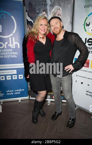 Die Ankömmlinge fragen die Filmvorführung des Cheats. Der Film wurde als Teil des North Europe International Film Festivals in London ausgewählt. Screening im Crowne Plaza London Docklands. 20.02.20 mit: Nicole Faraday, Philip Baldwin Where: London, Großbritannien Wann: 20. Februar 2020 Credit: WENN.com Stockfoto
