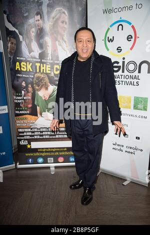 Die Ankömmlinge fragen die Filmvorführung des Cheats. Der Film wurde als Teil des North Europe International Film Festivals in London ausgewählt. Screening im Crowne Plaza London Docklands. 20.02.20 mit: Rama Mallal Where: London, Großbritannien Wann: 20. Februar 2020 Credit: WENN.com Stockfoto