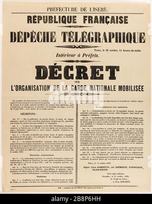 Die Präfektur von Isère. FRANZÖSISCHE REPUBLIK, DEPECHE TELEGRAPH, Tours, 12. Oktober, 11 Uhr. Zu den Voreinstellungen. EIN DEKRET ÜBER DIE ORGANISATION DER NATIONALEN GARDE mobilisierte "Préfecture de l'Isère. République française, dépêche télégraphique, Tours, le 12 octobre, 11 heures du matin. Intérieur à préfets. Décret sur l'Organisation de la Garde nationale mobilizee'. F. Allier et fils, imprimeurs de la Préfecture. Typographie, 1870. Paris, musée Carnavalet. Stockfoto