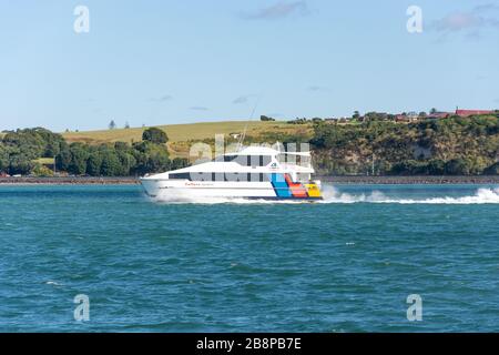 Fullers Wanderer Fährschiff auf dem Weg nach Waiheke Island, Hauraki Golf, Auckland, Neuseeland Stockfoto