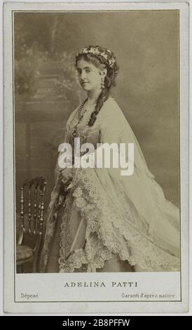 Vertical Patti Adelina (Adela Juana Maria, genannt) (1843-1919) (Opernsängerin) Portrait d'Adelina Patti (1843-1919), Chanteuse lyrique. Carte de visite (recto). Photographie de Charles Reutlinger (1816-1880). Tirage sur Papier Albuminé, 1860-1890. Paris, musée Carnavalet. Stockfoto