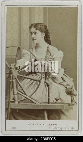 Vertical Patti Adelina (Adela Juana Maria, genannt) (1843-1919) (Opernsängerin) Portrait d'Adelina Patti (1843-1919), Chanteuse lyrique. Carte de visite (recto). Photographie de Disderi & Cie. Tirage sur Papier Albuminé, 1860-1890. Paris, musée Carnavalet. Stockfoto