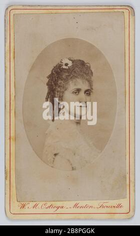 Vertical Miss Polliart, genannt Miss Priola, Schauspielerin und Sängerin an der Opera Comic zwischen 1872 und 1874. Portrait de Mademoiselle Polliart, dite Mademoiselle Priola, actrice et chanteuse à l'Opéra comique entre 1872 et 1874. Carte de visite (recto). Photographie de Valérien M. Ostroga. Tirage sur Papier Albuminé, 1860-1890. Paris, musée Carnavalet. Stockfoto