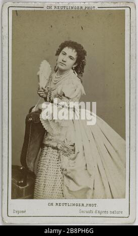 Porträt von Helena Small Rose Augustine (Ehemann Marais), (1852-1879), (Schauspielerin) Porträt de Hélène Rose Augustine Petit, époux Mr Marais (1852-1879), actrice. Carte de visite (recto). Photographie de Charles Reutlinger (1816-1880). Tirage sur Papier Albuminé, 1860-1890. Paris, musée Carnavalet. Stockfoto