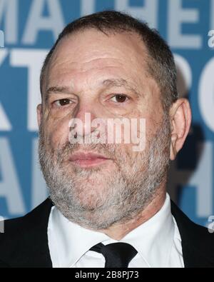 Mountain View, Vereinigte Staaten. März 2020. (DATEI) Harvey Weinstein testet positiv auf Coronavirus COVID-19. Harvey Weinstein Testet Positiv Auf Coronavirus Im New Yorker Staatsgefängnis. Verurteilter Produzent Isoliert. MOUNTAIN VIEW, SANTA CLARA, KALIFORNIEN, USA - 4. DEZEMBER: Der amerikanische Filmproduzent Harvey Weinstein kommt am 4. Dezember 2016 in Mountain View, Santa Clara, Kalifornien, USA zum Durchbruch Preis von 2017 im NASA Ames Research Center. (Foto von Xavier Collin/Image Press Agency) Credit: Image Press Agency/Alamy Live News Stockfoto