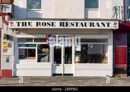 Das Rose Restaurant hat während der COVID-19 Coronavirus Social Distancing die Geschäfte auf Marine Parade, Southend on Sea, Essex, Großbritannien geschlossen Stockfoto