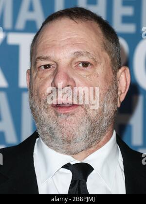 Mountain View, Vereinigte Staaten. März 2020. (DATEI) Harvey Weinstein testet positiv auf Coronavirus COVID-19. Harvey Weinstein Testet Positiv Auf Coronavirus Im New Yorker Staatsgefängnis. Verurteilter Produzent Isoliert. MOUNTAIN VIEW, SANTA CLARA, KALIFORNIEN, USA - 4. DEZEMBER: Der amerikanische Filmproduzent Harvey Weinstein kommt am 4. Dezember 2016 in Mountain View, Santa Clara, Kalifornien, USA zum Durchbruch Preis von 2017 im NASA Ames Research Center. (Foto von Xavier Collin/Image Press Agency) Credit: Image Press Agency/Alamy Live News Stockfoto