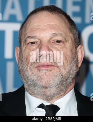 Mountain View, Vereinigte Staaten. März 2020. (DATEI) Harvey Weinstein testet positiv auf Coronavirus COVID-19. Harvey Weinstein Testet Positiv Auf Coronavirus Im New Yorker Staatsgefängnis. Verurteilter Produzent Isoliert. MOUNTAIN VIEW, SANTA CLARA, KALIFORNIEN, USA - 4. DEZEMBER: Der amerikanische Filmproduzent Harvey Weinstein kommt am 4. Dezember 2016 in Mountain View, Santa Clara, Kalifornien, USA zum Durchbruch Preis von 2017 im NASA Ames Research Center. (Foto von Xavier Collin/Image Press Agency) Credit: Image Press Agency/Alamy Live News Stockfoto