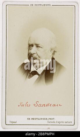 Porträt von Jules Sandeau, (1811-1883), (Romanautor, Dramatiker, Kurator des Bibliothèque Mazarine) Portrait de Jules Sandeau, (1811-1883), romancier, auteur dramatique, Conservateur de la Bibliothèque Mazarine. Carte de visite (recto). Charles Reutlinger (1816-1880). Tirage sur Papier Albuminé, 1860-1883. Paris, musée Carnavalet. Stockfoto