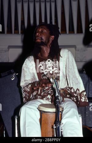 ANN ARBOR - 18. SEPTEMBER: Jamaikanischer Sänger, Songwriter und Reggae-Musiker, Peter Tosh (1944-1987) tritt im Hill Auditorium vom 18. September 1981 in Ann Arbor, Michigan auf. Kredit: Ross Marino Archiv / MediaPunch Stockfoto