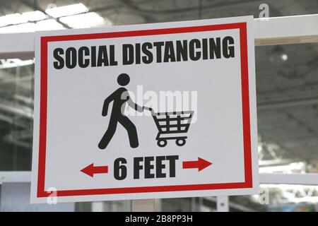 Schild für soziale Distanzierung, Kalifornien. Stockfoto