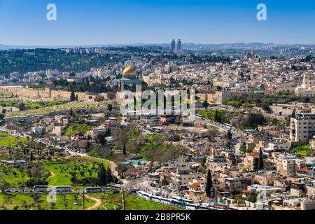 Die Skyline der Stadt vom Berg Scopus, Jerusalem, Israel, Naher Osten. Stockfoto