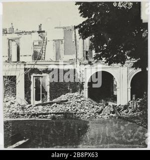 Im Haus von Herrn [Thiers] / zerstört. Im Inneren des zerstörten Hauses Thiers, St. George, 9. Pariser Stadtviertel. La Commune de Paris. Intérieur de la maison de M. Thiers détruite, Place Saint-Georges. Paris (IXème arr.). Photographie d'Hippolyte Blancard (1843-1924). Tirage au platine (recto). 1870-1871. Paris, musée Carnavalet. Stockfoto