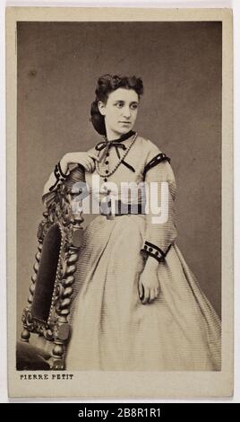 Porträt von Marie Bloch (Schauspielerin im Theater der Porte Saint Martin und Gymnasium) Pierre Petit (Pierre Lanith Petit, dit) (1831-1909). Portrait de Marie Bloch (actrice au théâtre de la porte Saint-Martin et du Gymnase). Carte de visite (recto). Tirage sur Papier Albuminé. 1870-1890. Paris, musée Carnavalet. Stockfoto