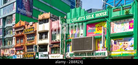 Gulati's Silk House und andere Seidenstoff- und Textilgeschäfte auf Jalan Tuanku Abdul Rahman City Centre Kuala Lumpur Malaysia. Stockfoto