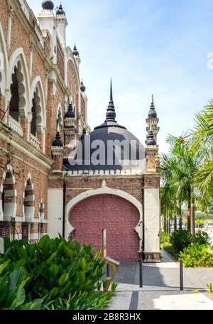 Panggung Bandaraya Old City Hall ist heute ein Theater Veranstaltungsort koloniale Architektur mit Mogul Features in Kuala Lumpur Malaysia. Stockfoto