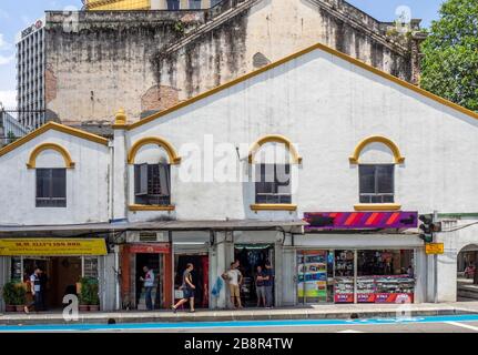 Reihe von Geschäften Teil der alten Marktgebäude in Kuala Lumpur Malaysia. Stockfoto