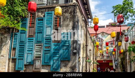 Kwai Chai Hong Restaurierung von vernachlässigten Laneway Lorong Panggung chinesische Laternen Wandbild und Street Art Chinatown City Centre Kuala Lumpur Maylasia. Stockfoto