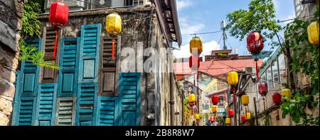 Kwai Chai Hong Restaurierung von vernachlässigten Laneway Lorong Panggung chinesische Laternen Wandbild und Street Art Chinatown City Centre Kuala Lumpur Maylasia. Stockfoto