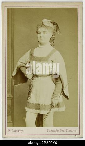 Portrait Gouvion White (Schauspielerin) Portrait de Gouvion Blanche, actrice. Carte de visite (recto). Photographie d'Ernest Ladrey. Tirage sur Papier Albuminé. 1860-1890. Paris, musée Carnavalet. Stockfoto
