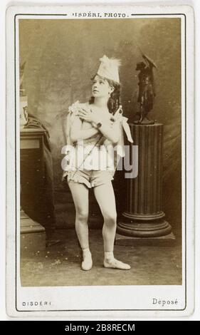 Porträt von Alice Marot (ca. 1855-), Schauspielerin am Marigny-Theater Follies im Jahr 1875 und Théâtre du Palais Royal im Jahr 1878. Disdéri. Portrait d'Alice Marot (V. Théâtre de Théâtre de Folies Marigny en 1875 et au   du Palais Royal en 1878. Carte de visite (recto). Tirage sur Papier Albuminé. 1860-1890. Paris, musée Carnavalet. Stockfoto