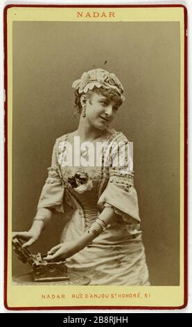 Porträt von Philip White, sagte White Mirror, Theaterschauspielerin um das Jahr 1874. Portrait de Blanche Philippe, dit Blanche Miroir, actrice de théâtre vers von 1874. Carte de visite (recto). Tirage sur Papier Albuminé. 1860-1890. Photographie de l'Atelier Nadar. Paris, musée Carnavalet. Stockfoto