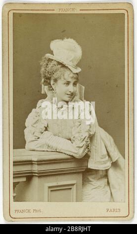 Porträt von Philip White, sagte White Mirror, Theaterschauspielerin um das Jahr 1874. Portrait de Blanche Philippe, dit Blanche Miroir, actrice de théâtre vers von 1874. Carte de visite (recto). Tirage sur Papier Albuminé. 1860-1890. Photographie de Franck (dit Gobinet de Villecholle). Paris, musée Carnavalet. Stockfoto