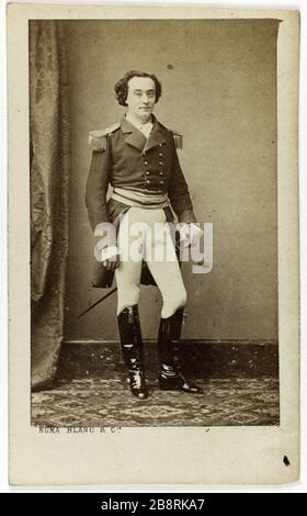 Length Portrait Montaubry, Tenorsänger in Militärkostüm. Portrait en pied de Montaubry, chanteur ténor, en trait militaire. Carte de visite (recto). Tirage sur Papier Albuminé. 1860-1890. Photographie de NUMA Blanc & Cie (actif de 1854 à 1870). Paris, musée Carnavalet. Stockfoto