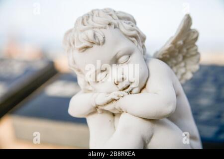 Statue auf dem Friedhof Stockfoto