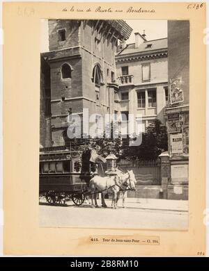 Von der Rue de Rivoli nach Boulevards / 415. Turm von Johannes dem Fearless. Kl. 994. Tour John the Fearless, 2. Bezirk, Paris 'Tour Jean-sans-Peur, Paris (IIème arr.)'. Photographie d'Hippolyte Blancard (1843-1924), vers 1890. Paris, musée Carnavalet. Stockfoto