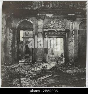 St. Wolke / Schloss. Der große Salon des Mars. Innenansicht des Grand Salon de Mars auf der Burg von Saint-Cloud. La Commune de Paris. Vue intérieure du Grand Salon de Mars au château de Saint-Cloud (Hauts-de-seine). Photographie d'Hippolyte Blancard (1843-1924). Tirage au platine (recto). 1870-1871. Paris, musée Carnavalet. Stockfoto