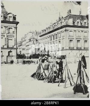 Platz Vendôme 26. Mai 1871. Place Vendome, 26. Mai 1871, 1. Bezirk, Paris. La Commune de Paris. Place Vendôme, le 26 Mai 1871. Paris (Ier arr.). Photographie d'Hippolyte Blancard (1843-1924). Tirage au platine (recto). 1870-1871. Paris, musée Carnavalet. Stockfoto