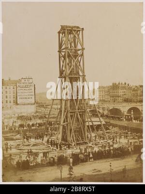 Umzug des Palmenbrunnens, Place du Châtelet, 1. Bezirk Déplacement de la fontaine du Palmier, Place du Châtelet. Paris (Ier arr.). Photographie de Charles Marville (13-1879). Tirage sur Papier albuminé à partir d'un négatif sur verre au collodion humide. 21 avril 1858. Paris, musée Carnavalet. Stockfoto