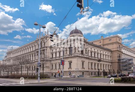 Wien, Österreich. Die Universität Wien ist eine öffentliche Universität in Wien. Es wurde 1365 von Herzog Rudolph IV. Gegründet. Stockfoto