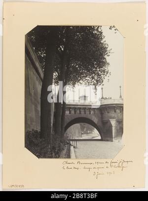 Die Pont Neuf - Berges du Quai de l'Horloge / 3. Juni 1903 neue Brücke, Ufer des Quai de l'Horloge, 4. Bezirk, Paris Pont Neuf, berges du quai de l'Horloge. Paris (IVème arr.). Photographie de Charles Berroux. Tirage au gélatino-bromure d'argent, 3 Juin 1903. Paris, musée Carnavalet. Stockfoto